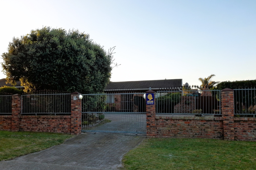 4 Bedroom Property for Sale in Walmer Downs Eastern Cape